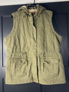 4/$16 Victory Outfitters Vest